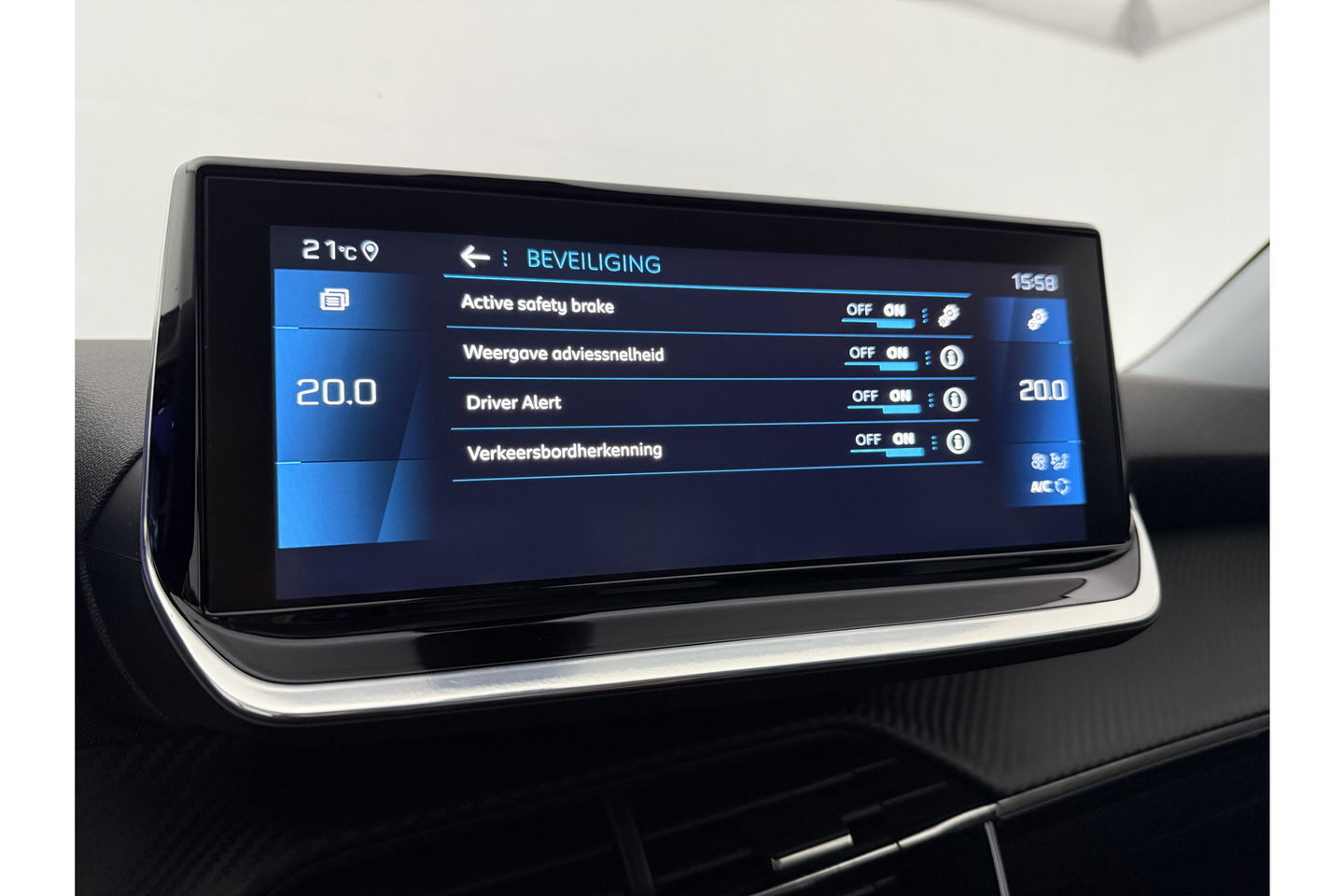 Peugeot 2008 1.2 PureTech 360 Camera LED Virtual Trekhaak Parelmoer Carplay Clima Cruise Navi 18"LMV PDC