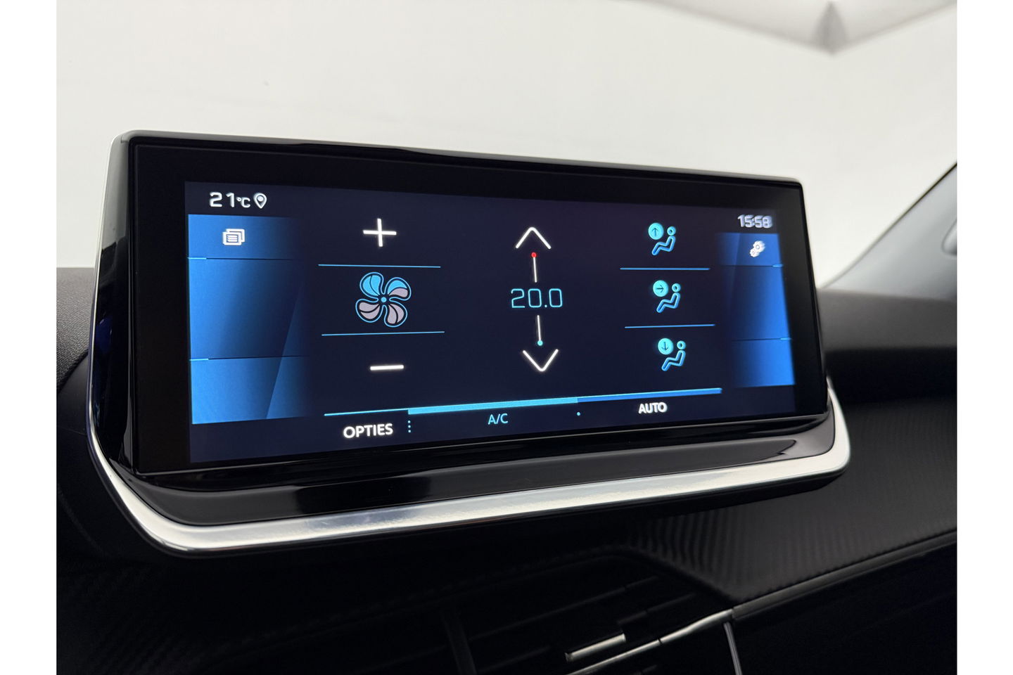 Peugeot 2008 1.2 PureTech 360 Camera LED Virtual Trekhaak Parelmoer Carplay Clima Cruise Navi 18"LMV PDC