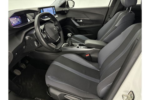 Peugeot 2008 1.2 PureTech 360 Camera LED Virtual Trekhaak Parelmoer Carplay Clima Cruise Navi 18"LMV PDC