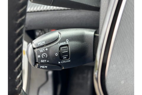 Peugeot 2008 1.2 PT ACTIVE PACK AIRCO CRUISECONTROL NAVI PDC.