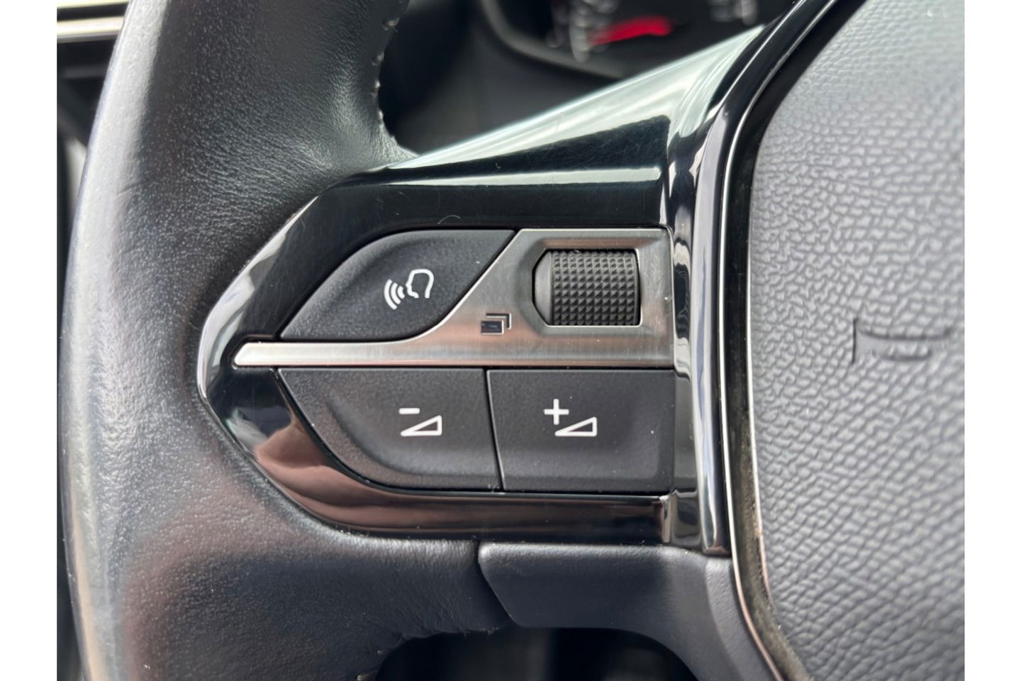 Peugeot 2008 1.2 PT ACTIVE PACK AIRCO CRUISECONTROL NAVI PDC.