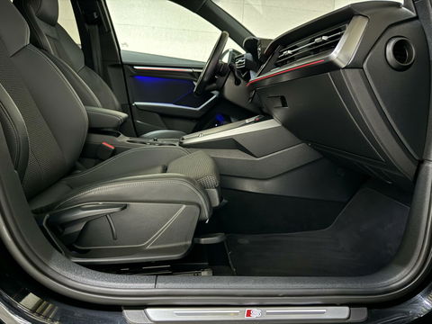 Audi A3 Sportback 40 TFSI e Black Edition S-line Pano Sfeer
