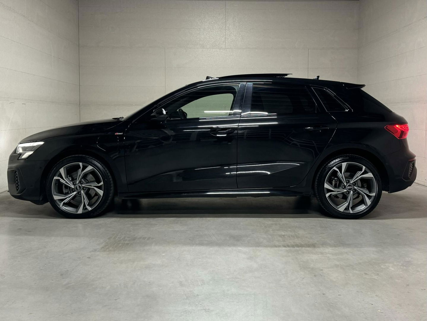 Audi A3 Sportback 40 TFSI e Black Edition S-line Pano Sfeer