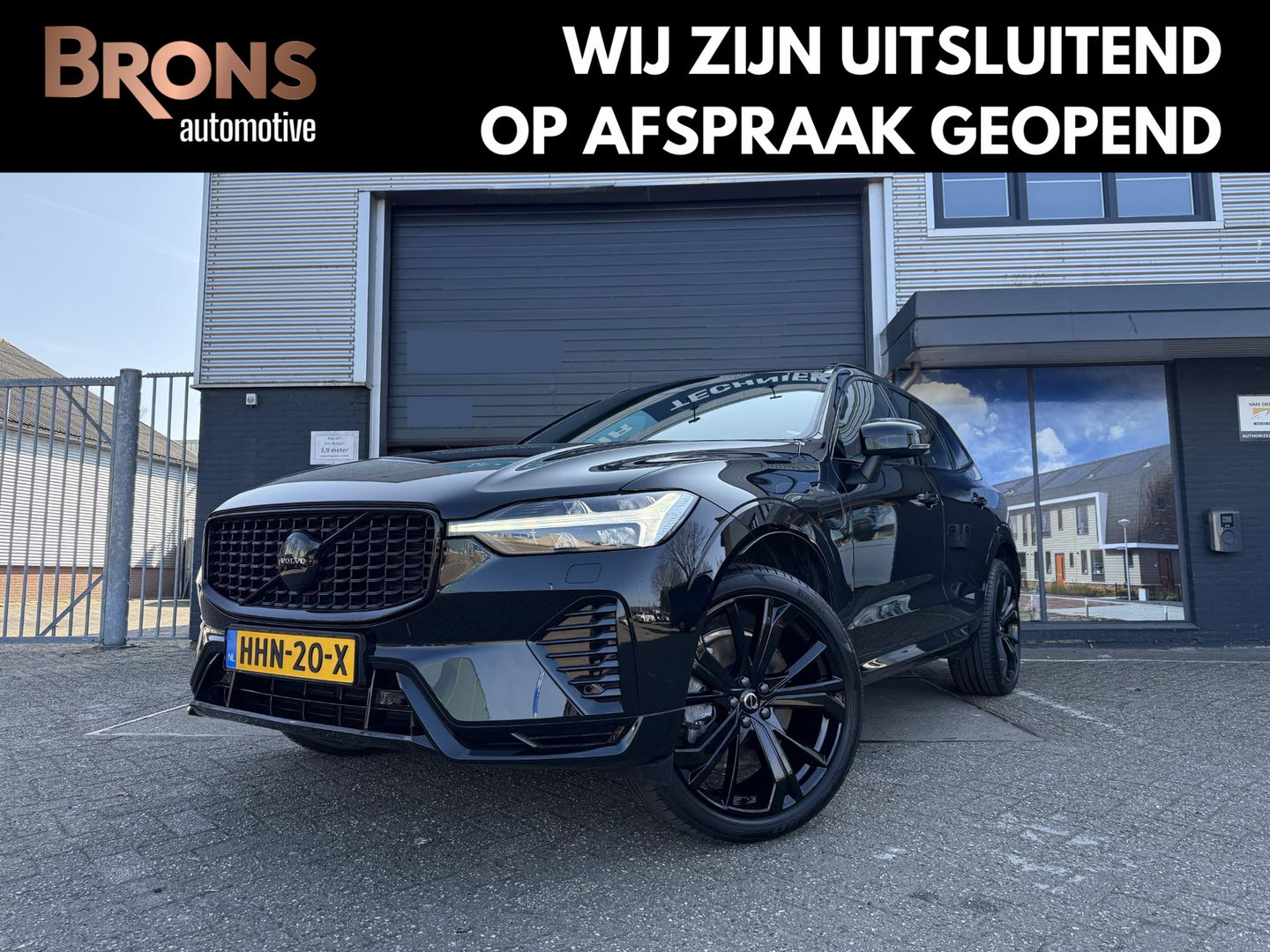 Volvo XC60 2.0 T6 Plug-in hybrid AWD Plus Black Edition trekhaak l Pano l rijklaarprijs