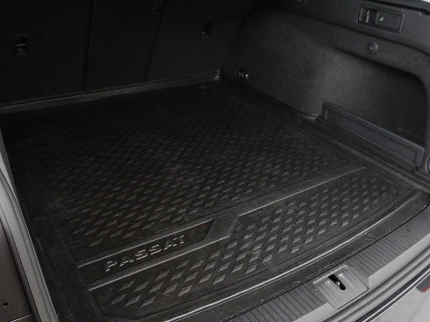 Volkswagen Passat 2.0 TDI Business | Stoelverwarming | Adaptive cruise | Camera | Carplay | Navigatie | Virtual Cockpit | Climate control | Full LED | Keyless