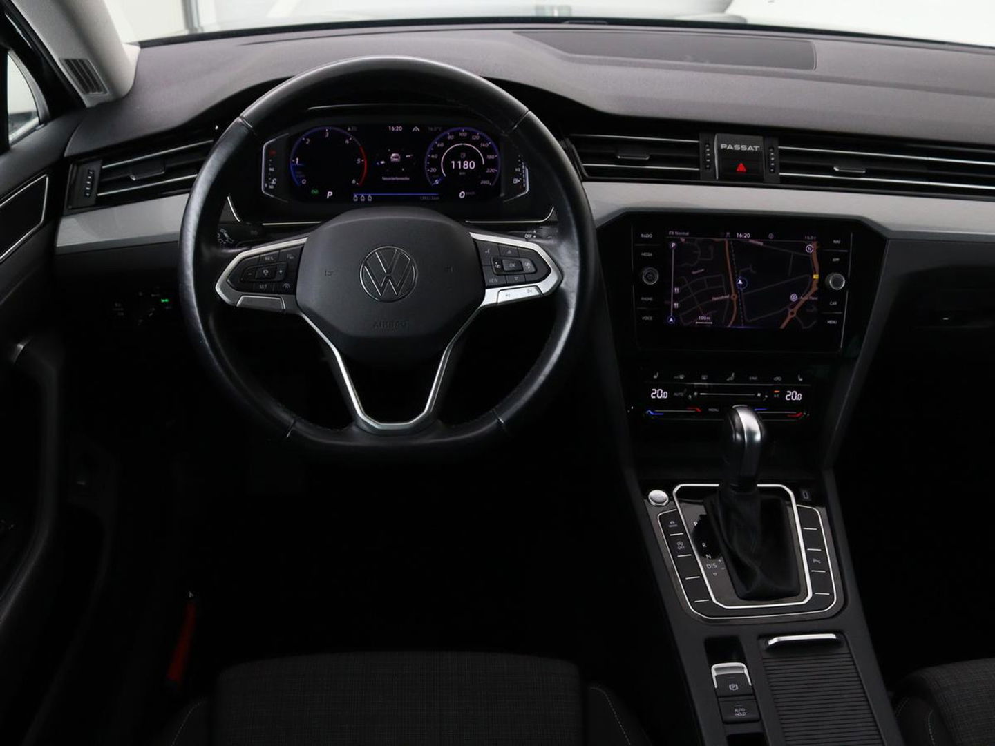Volkswagen Passat 2.0 TDI Business | Stoelverwarming | Adaptive cruise | Camera | Carplay | Navigatie | Virtual Cockpit | Climate control | Full LED | Keyless