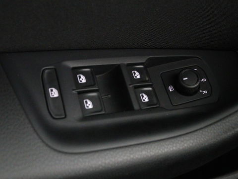Volkswagen Passat 2.0 TDI Business | Stoelverwarming | Adaptive cruise | Camera | Carplay | Navigatie | Virtual Cockpit | Climate control | Full LED | Keyless