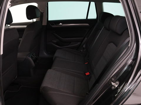 Volkswagen Passat 2.0 TDI Business | Stoelverwarming | Adaptive cruise | Camera | Carplay | Navigatie | Virtual Cockpit | Climate control | Full LED | Keyless