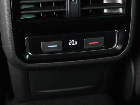 Volkswagen Passat 2.0 TDI Business | Stoelverwarming | Adaptive cruise | Camera | Carplay | Navigatie | Virtual Cockpit | Climate control | Full LED | Keyless