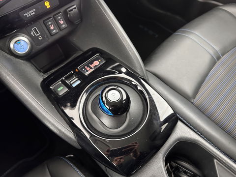 Nissan Leaf Tekna 40 kWh (INCL-BTW) Aut. *LEATHER-FABRIC | FULL-LED | BOSE-SURROUND | ADAPTIVE-CRUISE | TOP-VIEW | KEYLESS | NAVI-FULLMAP | BLINDSPOT | DAB+ | PDC | HEATED-COMFORT-SEATS | TOWBAR | DIGI-COCKPIT | 17"A