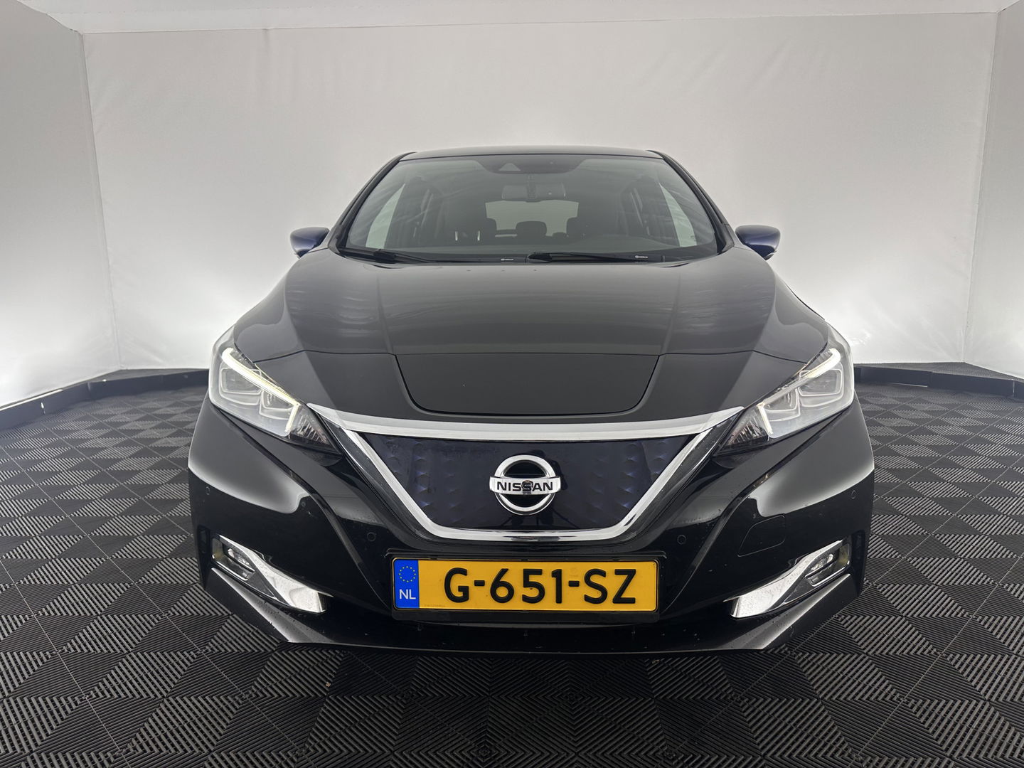 Nissan Leaf Tekna 40 kWh (INCL-BTW) Aut. *LEATHER-FABRIC | FULL-LED | BOSE-SURROUND | ADAPTIVE-CRUISE | TOP-VIEW | KEYLESS | NAVI-FULLMAP | BLINDSPOT | DAB+ | PDC | HEATED-COMFORT-SEATS | TOWBAR | DIGI-COCKPIT | 17"A