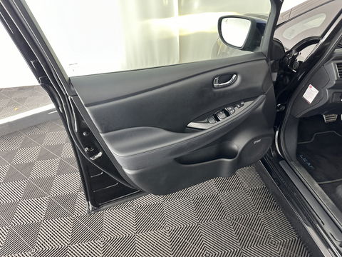 Nissan Leaf Tekna 40 kWh (INCL-BTW) Aut. *LEATHER-FABRIC | FULL-LED | BOSE-SURROUND | ADAPTIVE-CRUISE | TOP-VIEW | KEYLESS | NAVI-FULLMAP | BLINDSPOT | DAB+ | PDC | HEATED-COMFORT-SEATS | TOWBAR | DIGI-COCKPIT | 17"A