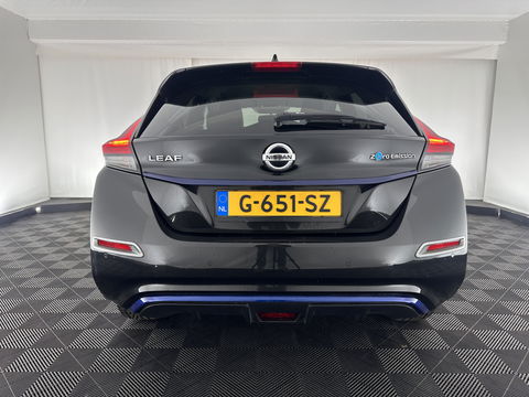 Nissan Leaf Tekna 40 kWh (INCL-BTW) Aut. *LEATHER-FABRIC | FULL-LED | BOSE-SURROUND | ADAPTIVE-CRUISE | TOP-VIEW | KEYLESS | NAVI-FULLMAP | BLINDSPOT | DAB+ | PDC | HEATED-COMFORT-SEATS | TOWBAR | DIGI-COCKPIT | 17"A