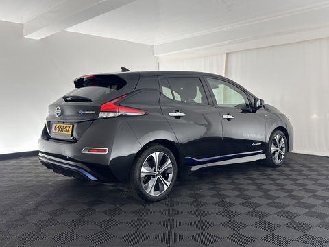 Nissan Leaf Tekna 40 kWh (INCL-BTW) Aut. *LEATHER-FABRIC | FULL-LED | BOSE-SURROUND | ADAPTIVE-CRUISE | TOP-VIEW | KEYLESS | NAVI-FULLMAP | BLINDSPOT | DAB+ | PDC | HEATED-COMFORT-SEATS | TOWBAR | DIGI-COCKPIT | 17"A