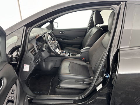 Nissan Leaf Tekna 40 kWh (INCL-BTW) Aut. *LEATHER-FABRIC | FULL-LED | BOSE-SURROUND | ADAPTIVE-CRUISE | TOP-VIEW | KEYLESS | NAVI-FULLMAP | BLINDSPOT | DAB+ | PDC | HEATED-COMFORT-SEATS | TOWBAR | DIGI-COCKPIT | 17"A