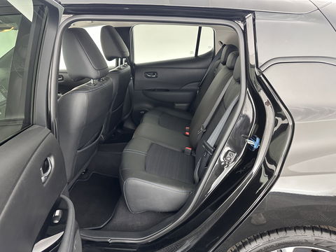 Nissan Leaf Tekna 40 kWh (INCL-BTW) Aut. *LEATHER-FABRIC | FULL-LED | BOSE-SURROUND | ADAPTIVE-CRUISE | TOP-VIEW | KEYLESS | NAVI-FULLMAP | BLINDSPOT | DAB+ | PDC | HEATED-COMFORT-SEATS | TOWBAR | DIGI-COCKPIT | 17"A