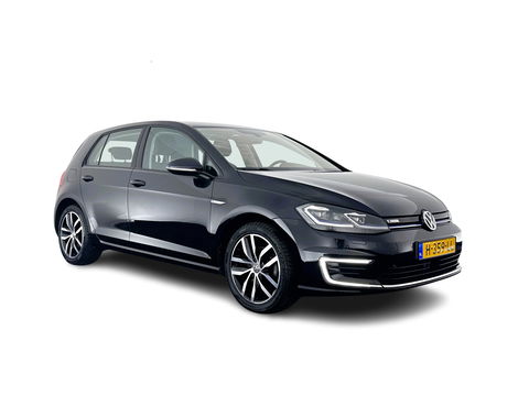 Volkswagen e-Golf E-DITION Aut. *HEAT-PUMP | ADAPTIVE-CRUISE | FULL-LED | DAB+ | NAVI-FULLMAP | CARPLAY | HEATED-COMFORTSEATS | ECC | CCS-FASTLOADER | PARKPILOT | CARPLAY | 17''ALU*