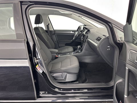 Volkswagen e-Golf E-DITION Aut. *HEAT-PUMP | ADAPTIVE-CRUISE | FULL-LED | DAB+ | NAVI-FULLMAP | CARPLAY | HEATED-COMFORTSEATS | ECC | CCS-FASTLOADER | PARKPILOT | CARPLAY | 17''ALU*