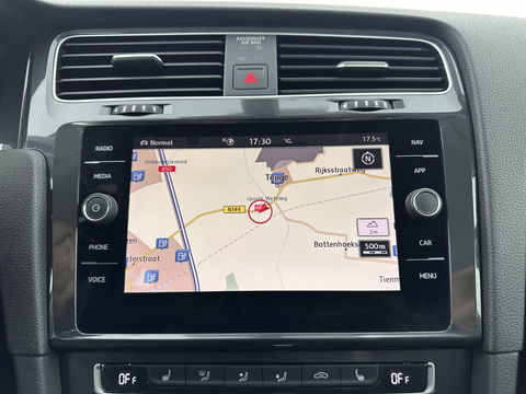 Volkswagen e-Golf E-DITION Aut. *HEAT-PUMP | ADAPTIVE-CRUISE | FULL-LED | DAB+ | NAVI-FULLMAP | CARPLAY | HEATED-COMFORTSEATS | ECC | CCS-FASTLOADER | PARKPILOT | CARPLAY | 17''ALU*