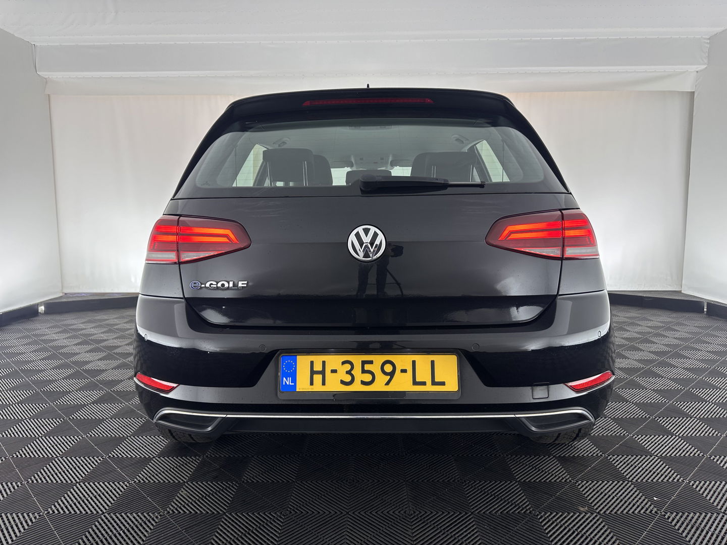 Volkswagen e-Golf E-DITION Aut. *HEAT-PUMP | ADAPTIVE-CRUISE | FULL-LED | DAB+ | NAVI-FULLMAP | CARPLAY | HEATED-COMFORTSEATS | ECC | CCS-FASTLOADER | PARKPILOT | CARPLAY | 17''ALU*