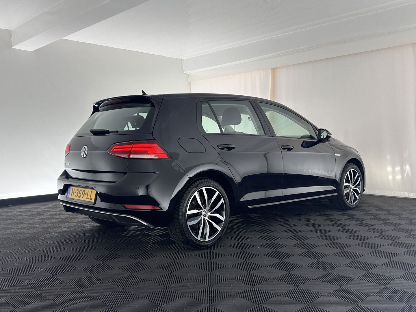 Volkswagen e-Golf E-DITION Aut. *HEAT-PUMP | ADAPTIVE-CRUISE | FULL-LED | DAB+ | NAVI-FULLMAP | CARPLAY | HEATED-COMFORTSEATS | ECC | CCS-FASTLOADER | PARKPILOT | CARPLAY | 17''ALU*