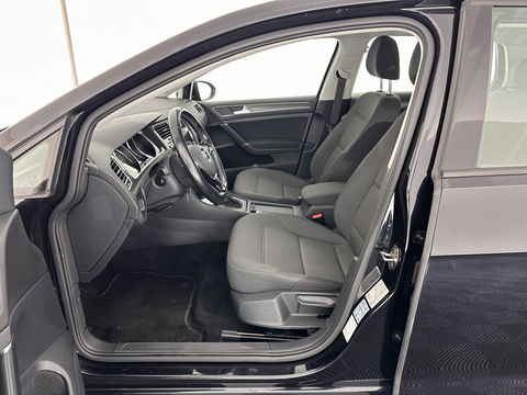 Volkswagen e-Golf E-DITION Aut. *HEAT-PUMP | ADAPTIVE-CRUISE | FULL-LED | DAB+ | NAVI-FULLMAP | CARPLAY | HEATED-COMFORTSEATS | ECC | CCS-FASTLOADER | PARKPILOT | CARPLAY | 17''ALU*