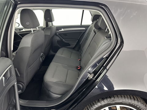 Volkswagen e-Golf E-DITION Aut. *HEAT-PUMP | ADAPTIVE-CRUISE | FULL-LED | DAB+ | NAVI-FULLMAP | CARPLAY | HEATED-COMFORTSEATS | ECC | CCS-FASTLOADER | PARKPILOT | CARPLAY | 17''ALU*