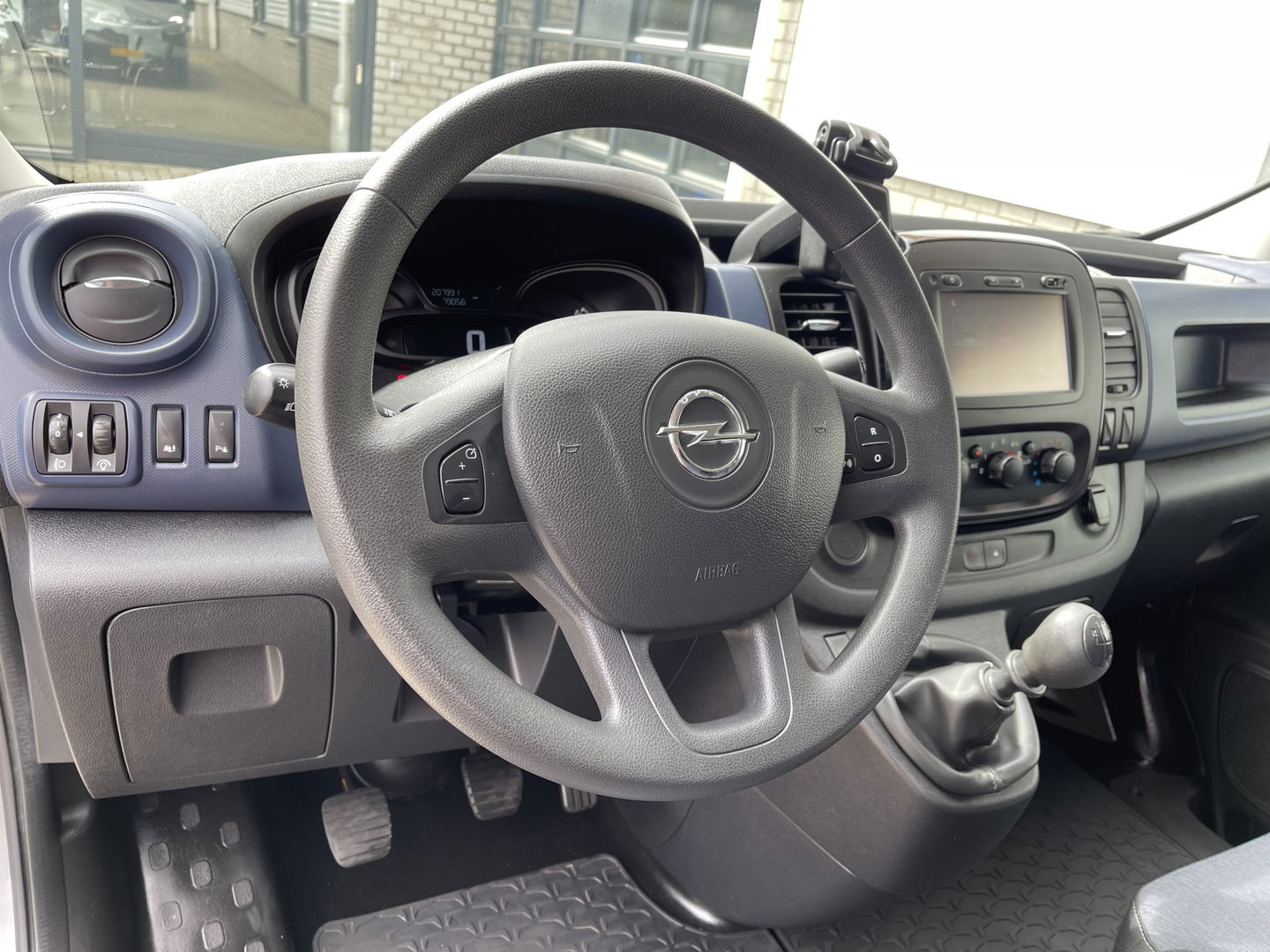 Opel Vivaro 1.6 CDTI 120pk L2H1 DC 6 persoons Edition / vaste prijs rijklaar € 14.950 marge / euro 6 diesel / airco / cruise / navigatie / pdc achter / geen btw / bpm vrij !