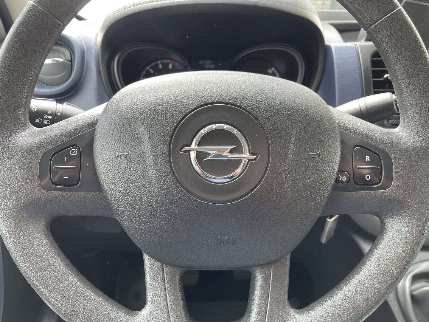 Opel Vivaro 1.6 CDTI 120pk L2H1 DC 6 persoons Edition / vaste prijs rijklaar € 14.950 marge / euro 6 diesel / airco / cruise / navigatie / pdc achter / geen btw / bpm vrij !