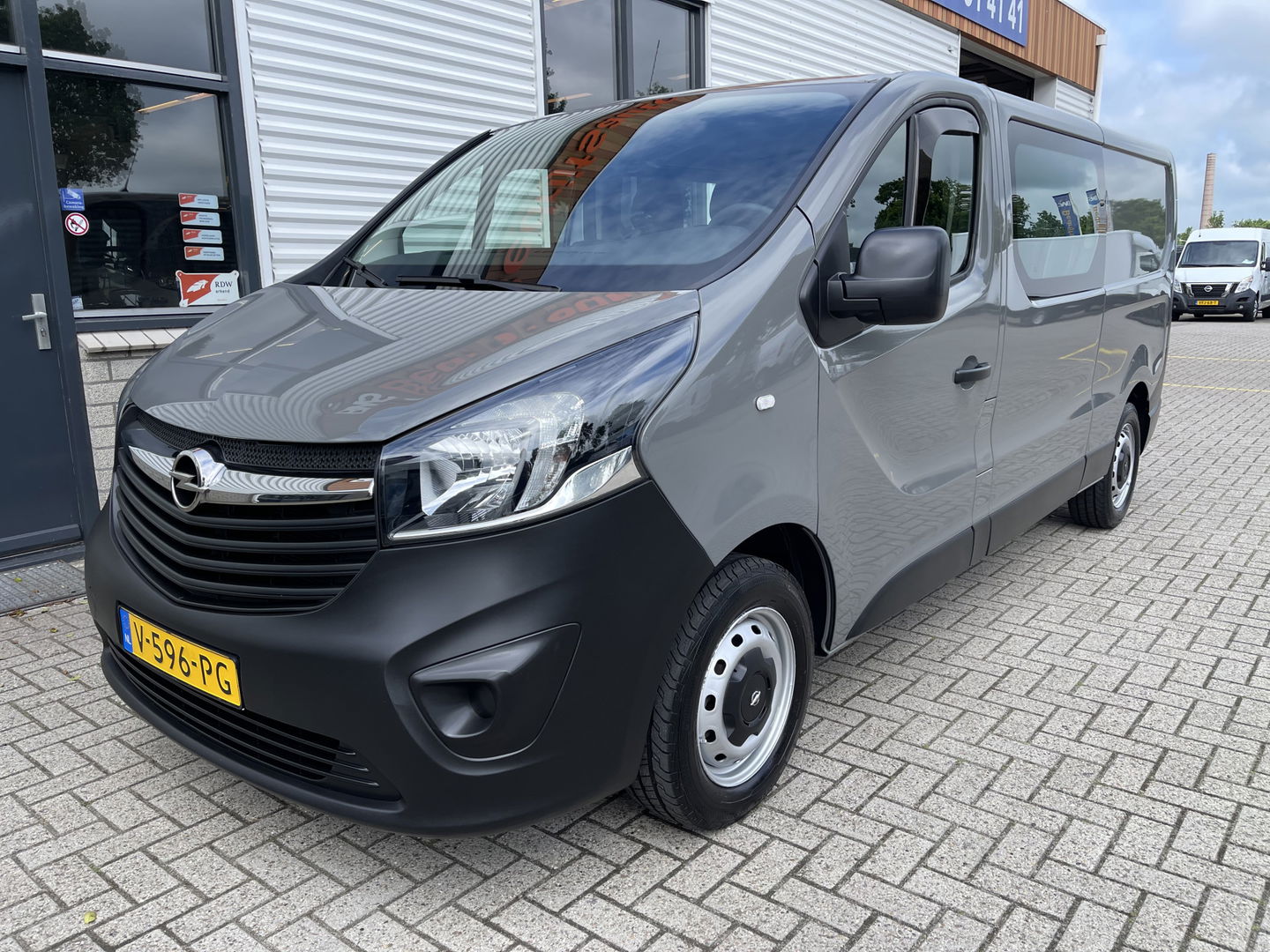 Opel Vivaro 1.6 CDTI 120pk L2H1 DC 6 persoons Edition / vaste prijs rijklaar € 14.950 marge / euro 6 diesel / airco / cruise / navigatie / pdc achter / geen btw / bpm vrij !