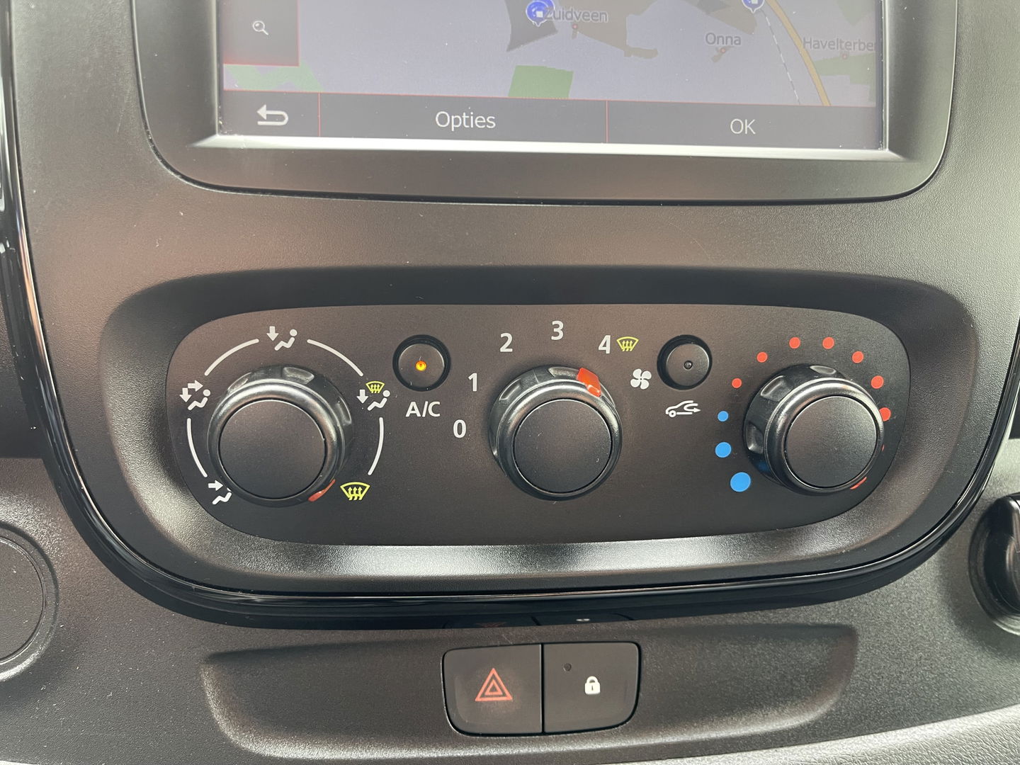 Opel Vivaro 1.6 CDTI 120pk L2H1 DC 6 persoons Edition / vaste prijs rijklaar € 14.950 marge / euro 6 diesel / airco / cruise / navigatie / pdc achter / geen btw / bpm vrij !