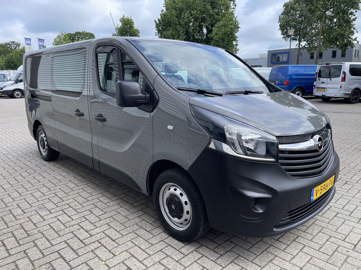 Opel Vivaro 1.6 CDTI 120pk L2H1 DC 6 persoons Edition / vaste prijs rijklaar € 14.950 marge / euro 6 diesel / airco / cruise / navigatie / pdc achter / geen btw / bpm vrij !