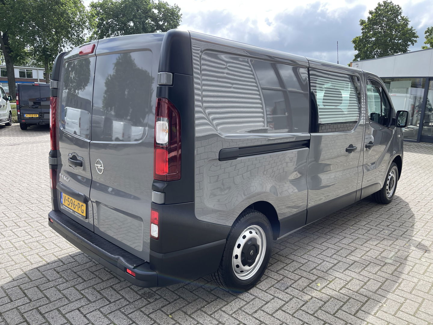 Opel Vivaro 1.6 CDTI 120pk L2H1 DC 6 persoons Edition / vaste prijs rijklaar € 14.950 marge / euro 6 diesel / airco / cruise / navigatie / pdc achter / geen btw / bpm vrij !