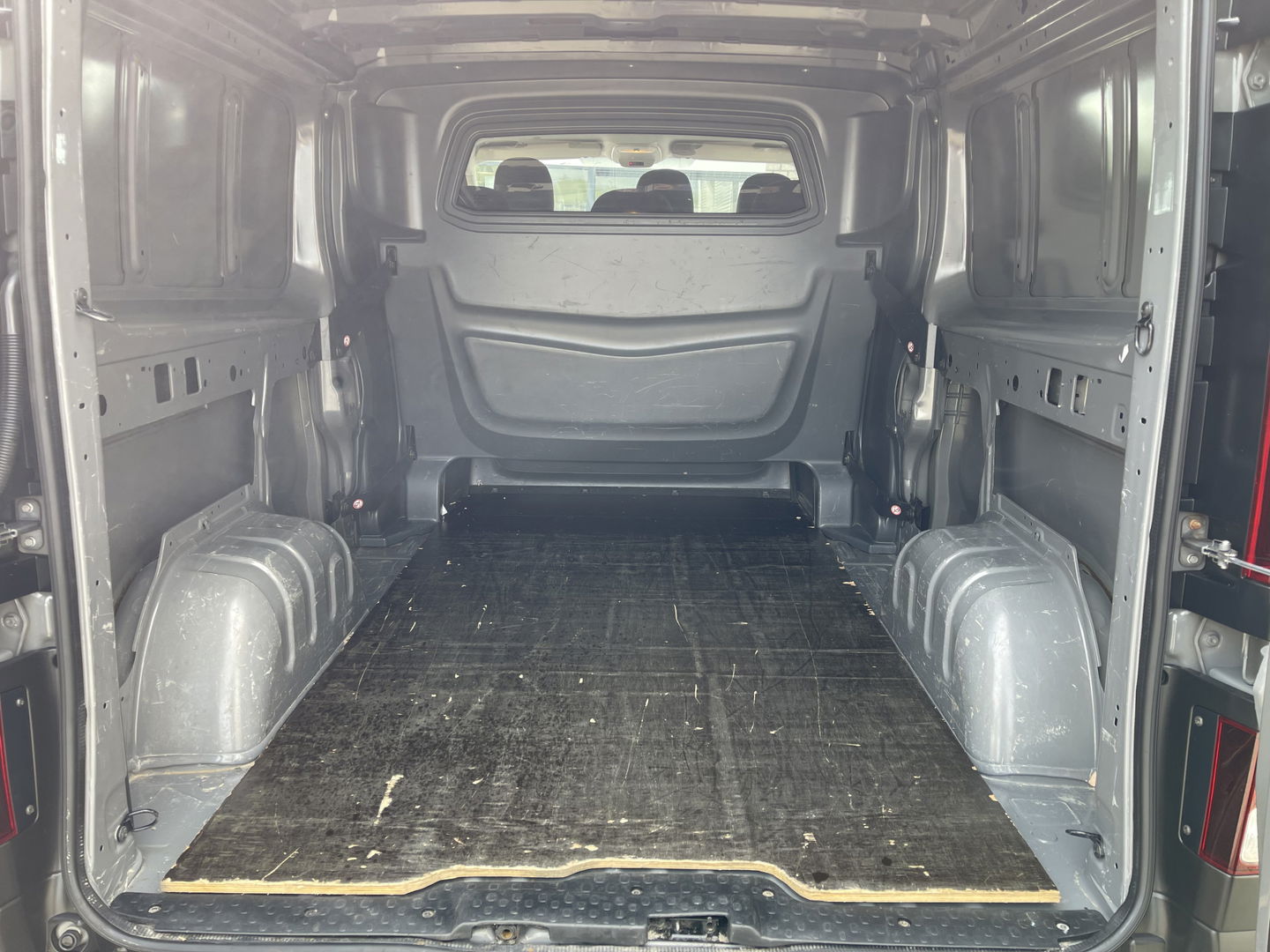 Opel Vivaro 1.6 CDTI 120pk L2H1 DC 6 persoons Edition / vaste prijs rijklaar € 14.950 marge / euro 6 diesel / airco / cruise / navigatie / pdc achter / geen btw / bpm vrij !