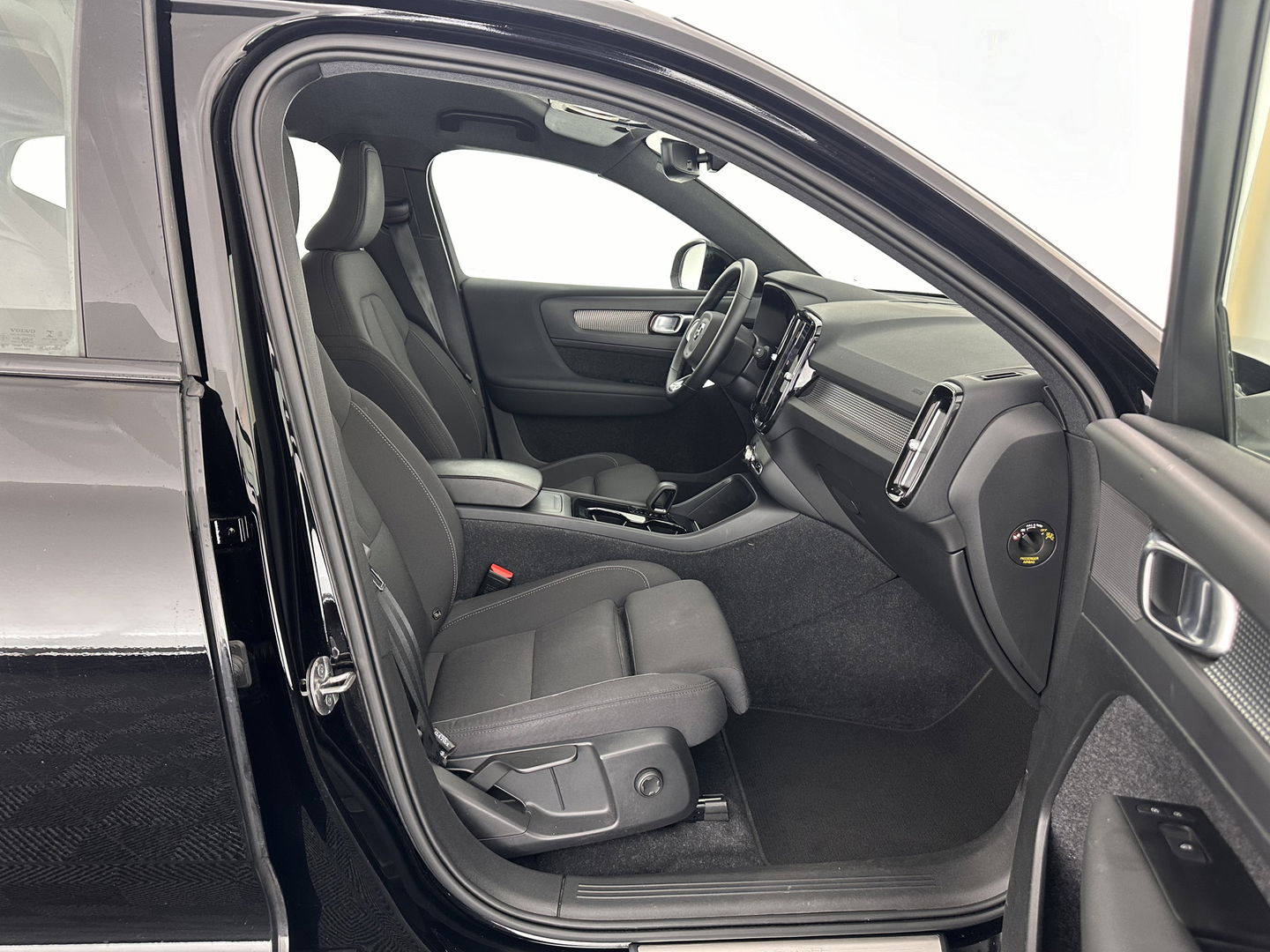Volvo XC40 Recharge Core [ 3-Fase ] (INCL-BTW) Aut. *FULL-LED | NAVI-FULLMAP | CAMERA | KEYLESS | HEATED-SPORTSEATS | CARPLAY | DIGI-COCKPIT |  CCS-FASTLOADER | ECC | PDC | CRUISE | TOWBAR | SENSUS-CONNECT | 19''ALU*