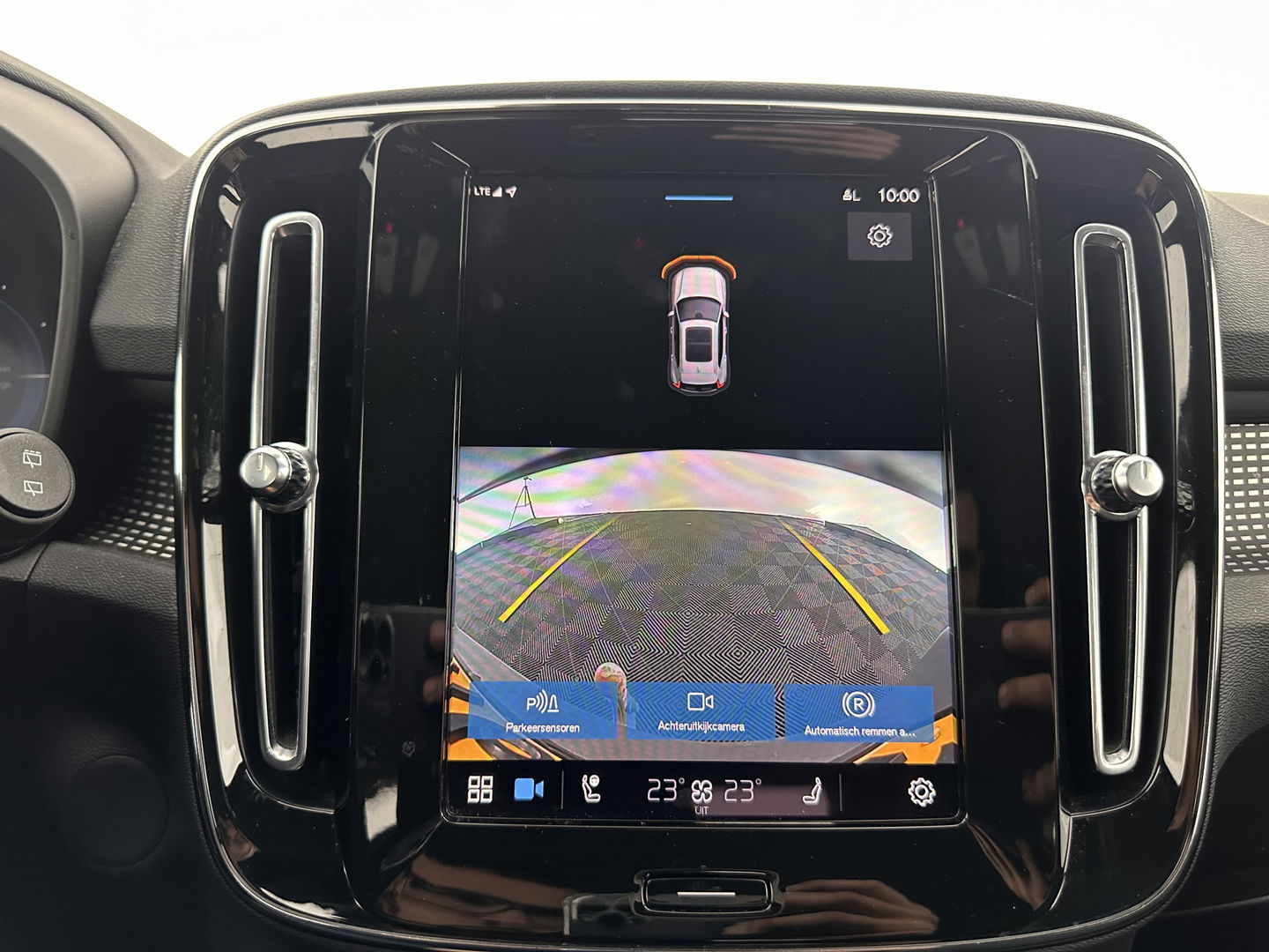 Volvo XC40 Recharge Core [ 3-Fase ] (INCL-BTW) Aut. *FULL-LED | NAVI-FULLMAP | CAMERA | KEYLESS | HEATED-SPORTSEATS | CARPLAY | DIGI-COCKPIT |  CCS-FASTLOADER | ECC | PDC | CRUISE | TOWBAR | SENSUS-CONNECT | 19''ALU*