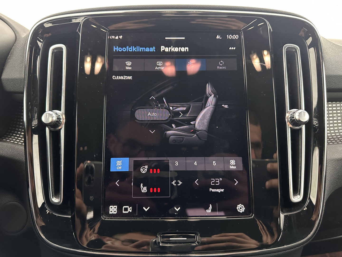 Volvo XC40 Recharge Core [ 3-Fase ] (INCL-BTW) Aut. *FULL-LED | NAVI-FULLMAP | CAMERA | KEYLESS | HEATED-SPORTSEATS | CARPLAY | DIGI-COCKPIT |  CCS-FASTLOADER | ECC | PDC | CRUISE | TOWBAR | SENSUS-CONNECT | 19''ALU*
