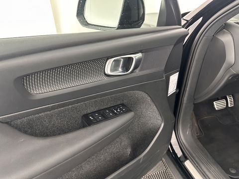 Volvo XC40 Recharge Core [ 3-Fase ] (INCL-BTW) Aut. *FULL-LED | NAVI-FULLMAP | CAMERA | KEYLESS | HEATED-SPORTSEATS | CARPLAY | DIGI-COCKPIT |  CCS-FASTLOADER | ECC | PDC | CRUISE | TOWBAR | SENSUS-CONNECT | 19''ALU*
