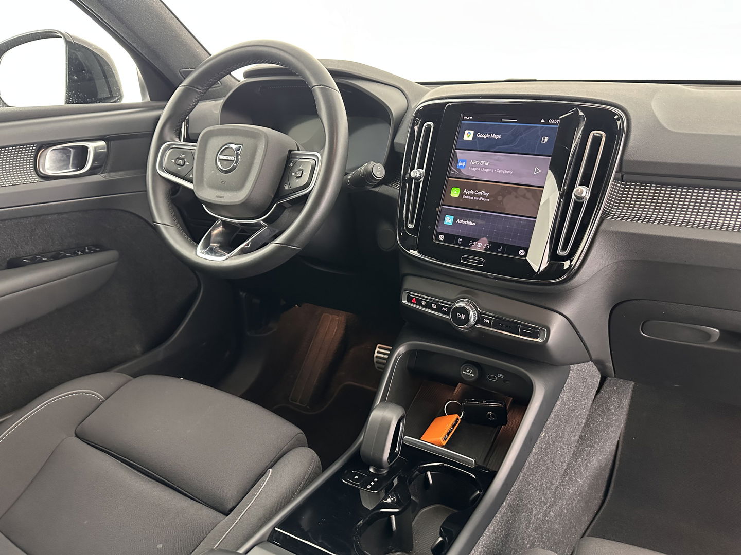 Volvo XC40 Recharge Core [ 3-Fase ] (INCL-BTW) Aut. *FULL-LED | NAVI-FULLMAP | CAMERA | KEYLESS | HEATED-SPORTSEATS | CARPLAY | DIGI-COCKPIT |  CCS-FASTLOADER | ECC | PDC | CRUISE | TOWBAR | SENSUS-CONNECT | 19''ALU*