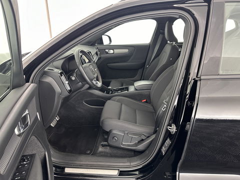 Volvo XC40 Recharge Core [ 3-Fase ] (INCL-BTW) Aut. *FULL-LED | NAVI-FULLMAP | CAMERA | KEYLESS | HEATED-SPORTSEATS | CARPLAY | DIGI-COCKPIT |  CCS-FASTLOADER | ECC | PDC | CRUISE | TOWBAR | SENSUS-CONNECT | 19''ALU*