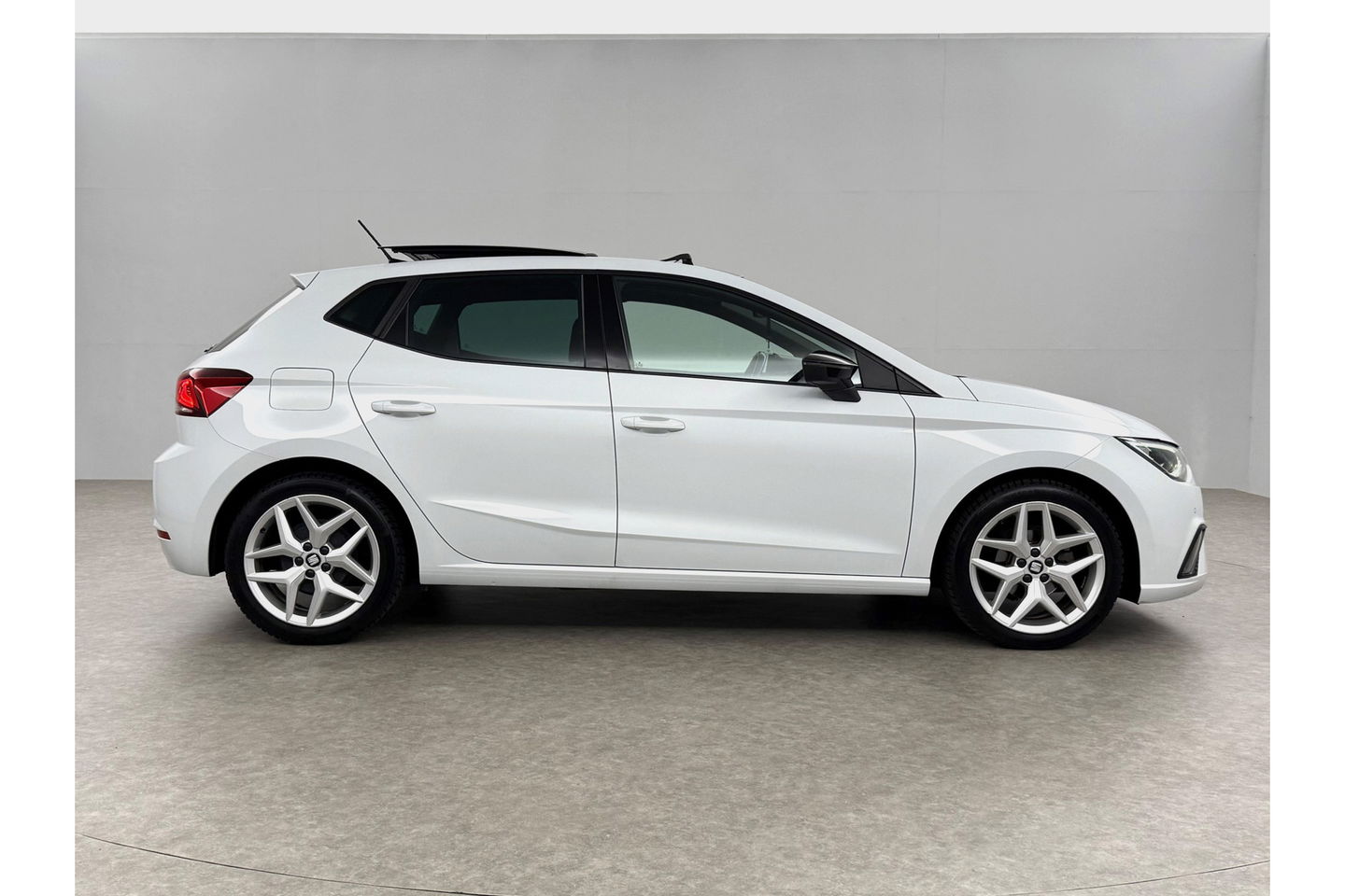 SEAT Ibiza 1.0 TSI FR Pano Beats Camera Carplay Clima Cruise LED Navigatie PDC 17"LMV