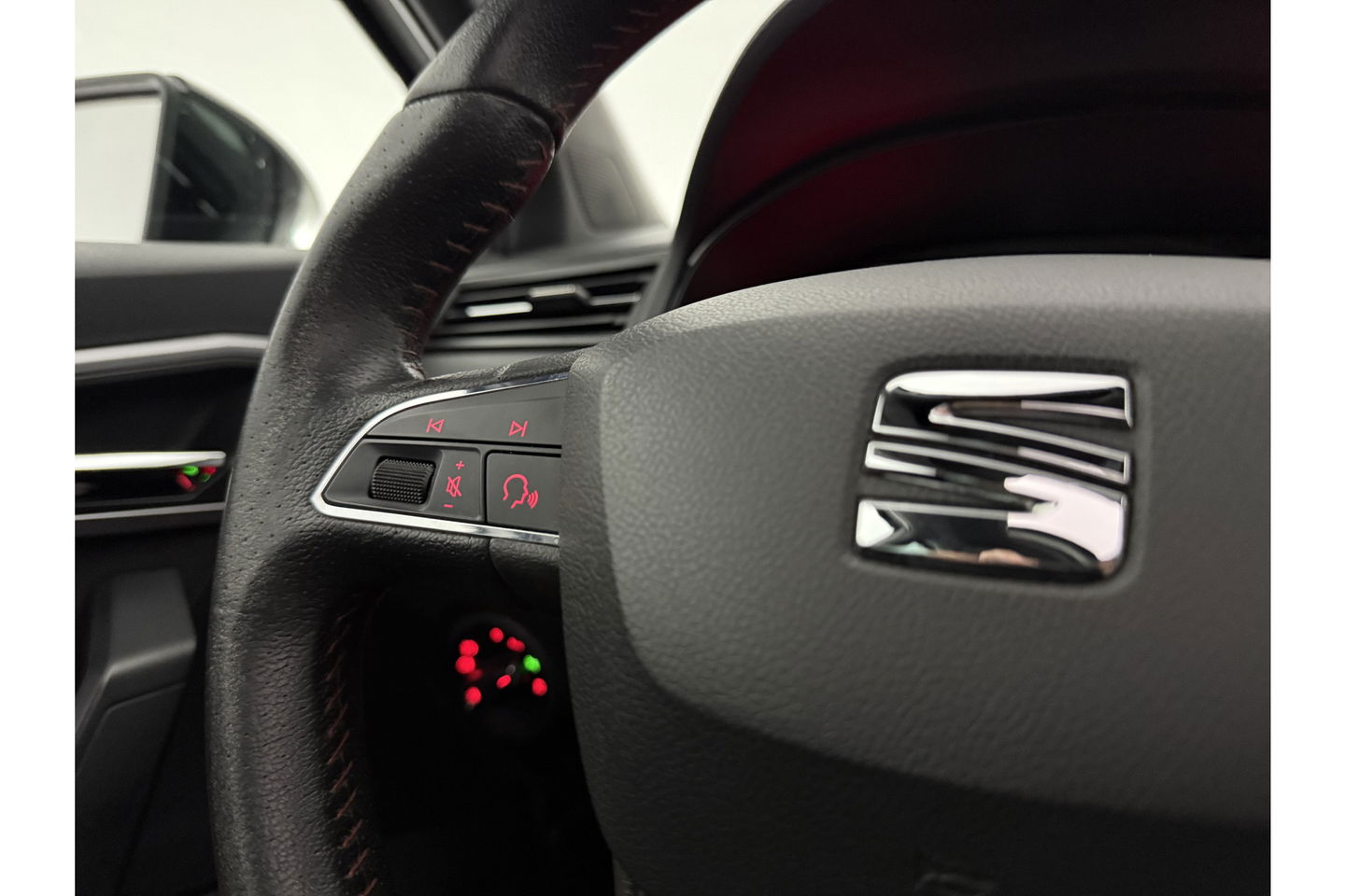 SEAT Ibiza 1.0 TSI FR Pano Beats Camera Carplay Clima Cruise LED Navigatie PDC 17"LMV