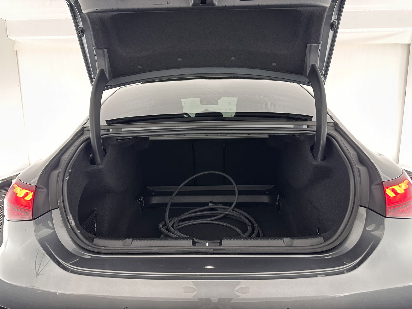 Mercedes-Benz EQE 350+ Launch-Edition AMG-Line 91 kWh [ 3-Fase ] Aut. *PANO | BURMESTER-SURROUND | ADAPTIVE-CRUISE | BLINDSPOT | LEATHER-MICROFIBRE | FULL-LED | AMBIENT-LIGHT | MEMORY-PACK | DIGI-COCKPIT | SPORT-SEATS | CAMERA | KEYLESS | DAB+ | CARPLAY |