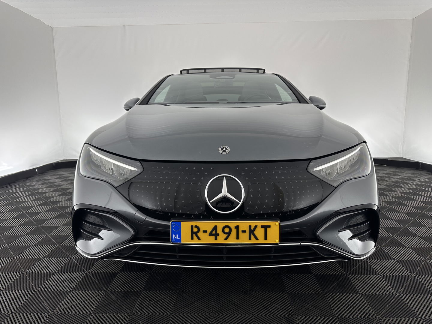 Mercedes-Benz EQE 350+ Launch-Edition AMG-Line 91 kWh [ 3-Fase ] Aut. *PANO | BURMESTER-SURROUND | ADAPTIVE-CRUISE | BLINDSPOT | LEATHER-MICROFIBRE | FULL-LED | AMBIENT-LIGHT | MEMORY-PACK | DIGI-COCKPIT | SPORT-SEATS | CAMERA | KEYLESS | DAB+ | CARPLAY |