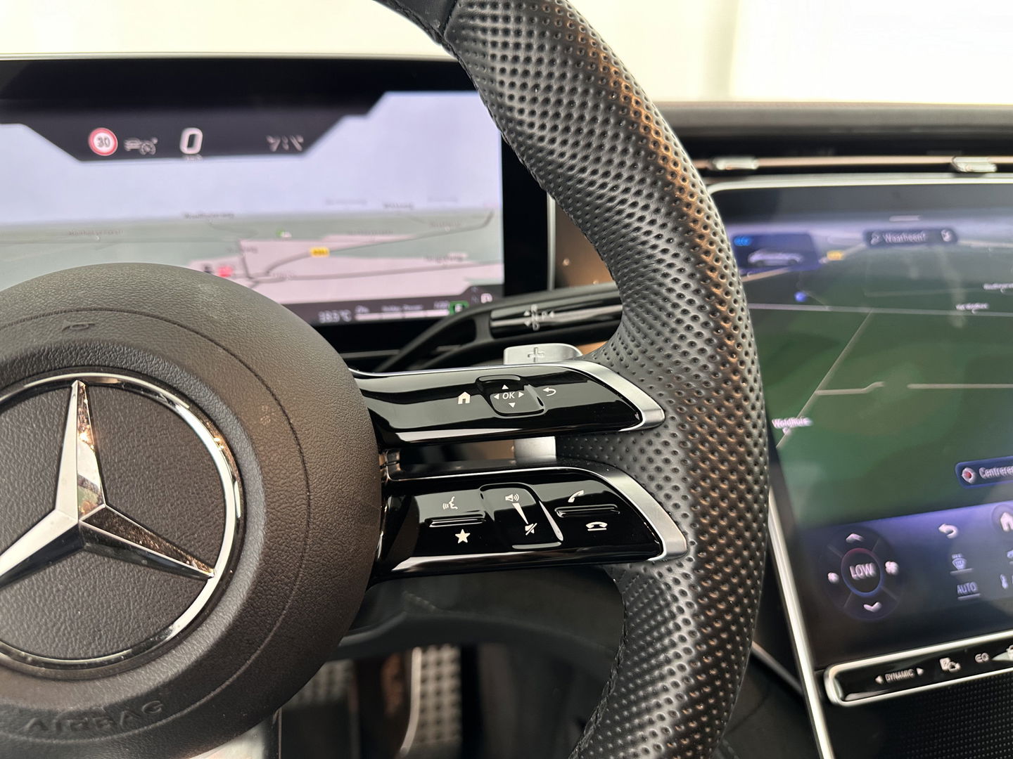 Mercedes-Benz EQE 350+ Launch-Edition AMG-Line 91 kWh [ 3-Fase ] Aut. *PANO | BURMESTER-SURROUND | ADAPTIVE-CRUISE | BLINDSPOT | LEATHER-MICROFIBRE | FULL-LED | AMBIENT-LIGHT | MEMORY-PACK | DIGI-COCKPIT | SPORT-SEATS | CAMERA | KEYLESS | DAB+ | CARPLAY |