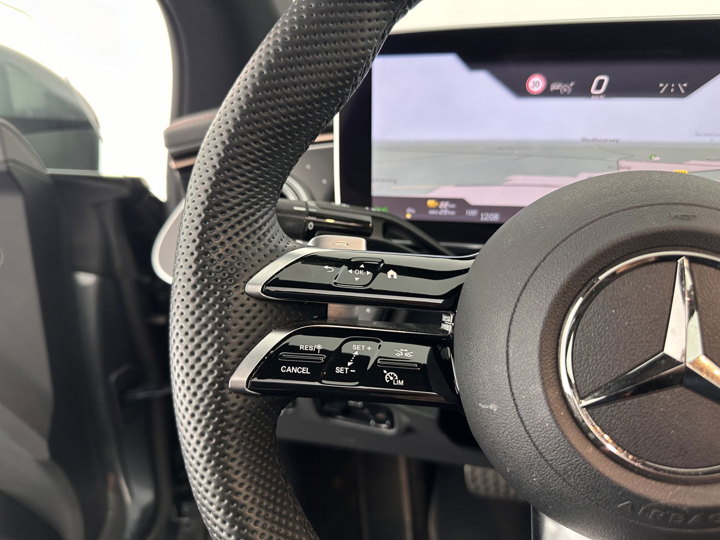 Mercedes-Benz EQE 350+ Launch-Edition AMG-Line 91 kWh [ 3-Fase ] Aut. *PANO | BURMESTER-SURROUND | ADAPTIVE-CRUISE | BLINDSPOT | LEATHER-MICROFIBRE | FULL-LED | AMBIENT-LIGHT | MEMORY-PACK | DIGI-COCKPIT | SPORT-SEATS | CAMERA | KEYLESS | DAB+ | CARPLAY |