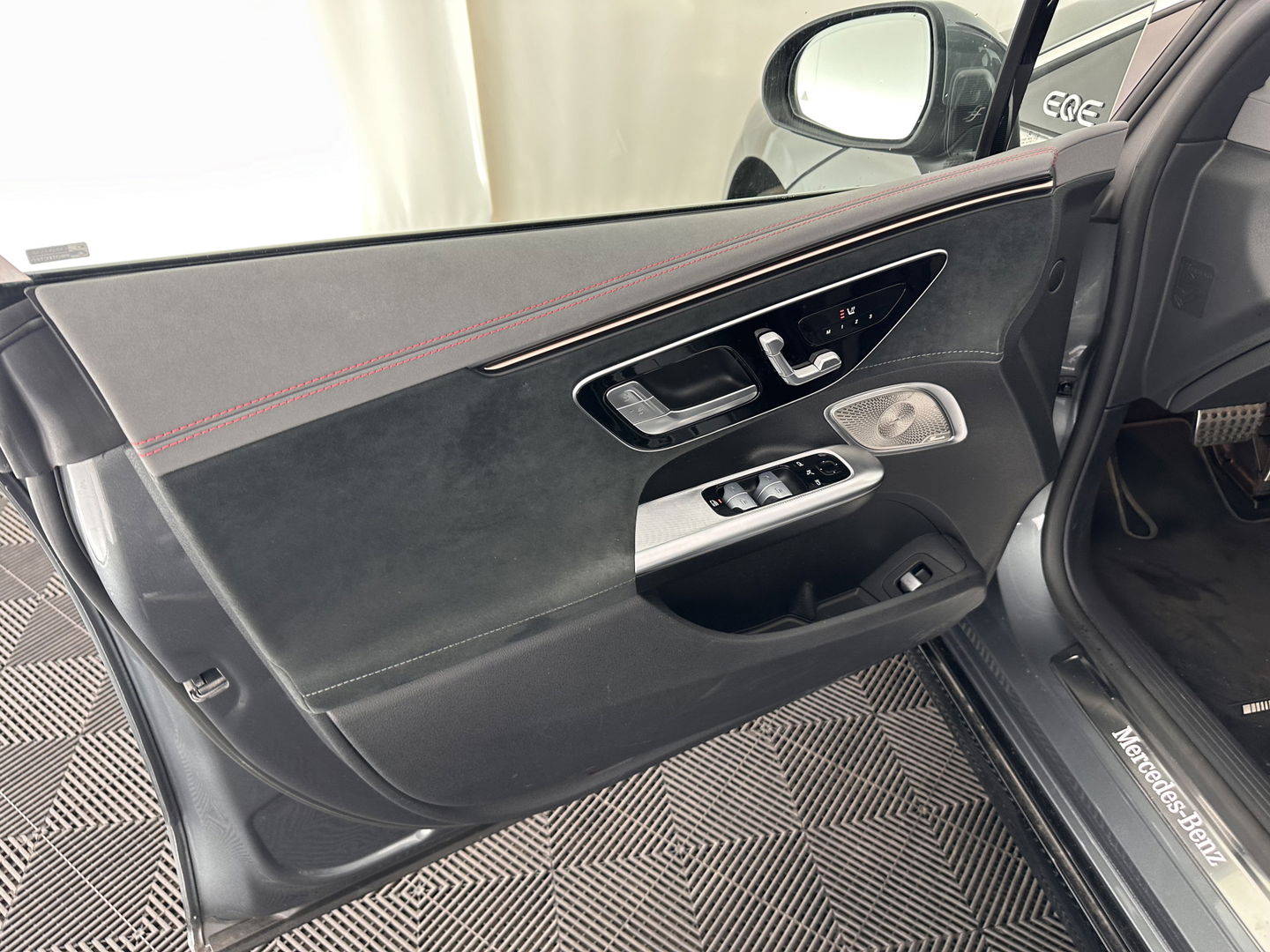 Mercedes-Benz EQE 350+ Launch-Edition AMG-Line 91 kWh [ 3-Fase ] Aut. *PANO | BURMESTER-SURROUND | ADAPTIVE-CRUISE | BLINDSPOT | LEATHER-MICROFIBRE | FULL-LED | AMBIENT-LIGHT | MEMORY-PACK | DIGI-COCKPIT | SPORT-SEATS | CAMERA | KEYLESS | DAB+ | CARPLAY |