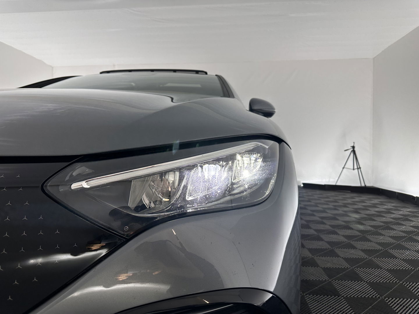 Mercedes-Benz EQE 350+ Launch-Edition AMG-Line 91 kWh [ 3-Fase ] Aut. *PANO | BURMESTER-SURROUND | ADAPTIVE-CRUISE | BLINDSPOT | LEATHER-MICROFIBRE | FULL-LED | AMBIENT-LIGHT | MEMORY-PACK | DIGI-COCKPIT | SPORT-SEATS | CAMERA | KEYLESS | DAB+ | CARPLAY |