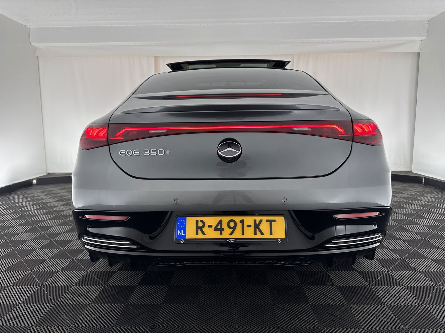 Mercedes-Benz EQE 350+ Launch-Edition AMG-Line 91 kWh [ 3-Fase ] Aut. *PANO | BURMESTER-SURROUND | ADAPTIVE-CRUISE | BLINDSPOT | LEATHER-MICROFIBRE | FULL-LED | AMBIENT-LIGHT | MEMORY-PACK | DIGI-COCKPIT | SPORT-SEATS | CAMERA | KEYLESS | DAB+ | CARPLAY |