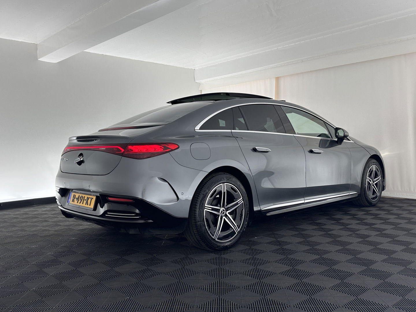 Mercedes-Benz EQE 350+ Launch-Edition AMG-Line 91 kWh [ 3-Fase ] Aut. *PANO | BURMESTER-SURROUND | ADAPTIVE-CRUISE | BLINDSPOT | LEATHER-MICROFIBRE | FULL-LED | AMBIENT-LIGHT | MEMORY-PACK | DIGI-COCKPIT | SPORT-SEATS | CAMERA | KEYLESS | DAB+ | CARPLAY |